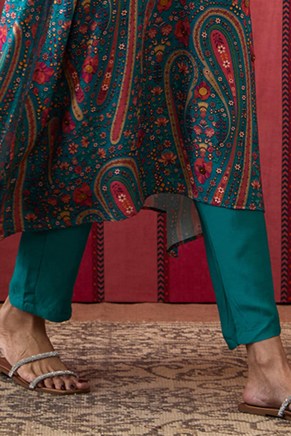 Qala Embroidered Kurta Set With Belt