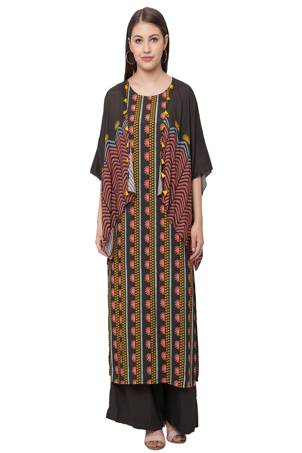 Floral Printed Long Sleeveless Top And Plain Pants Paired With Kaftaan Jacket